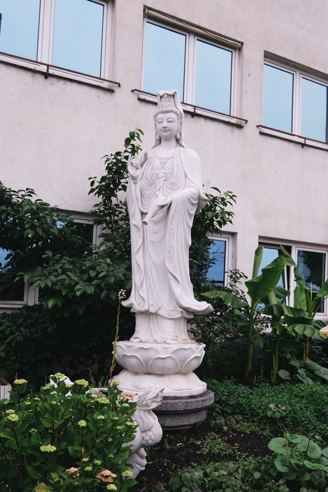 Quan-Am-Statue im Klostergarten